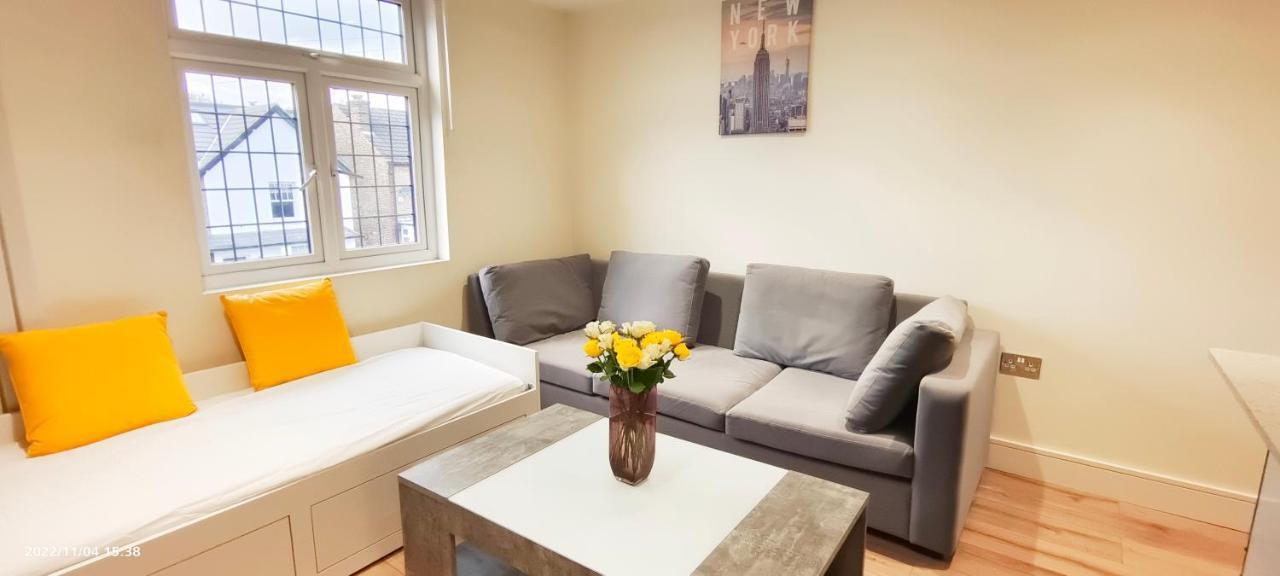 First Floor Flat 1 Northwood Apartment Londra Exterior foto