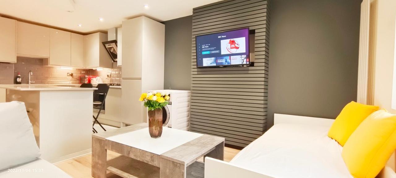 First Floor Flat 1 Northwood Apartment Londra Exterior foto
