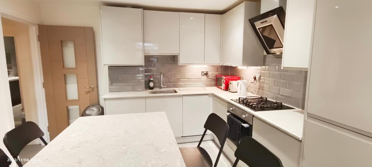 First Floor Flat 1 Northwood Apartment Londra Exterior foto