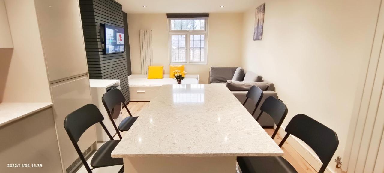 First Floor Flat 1 Northwood Apartment Londra Exterior foto