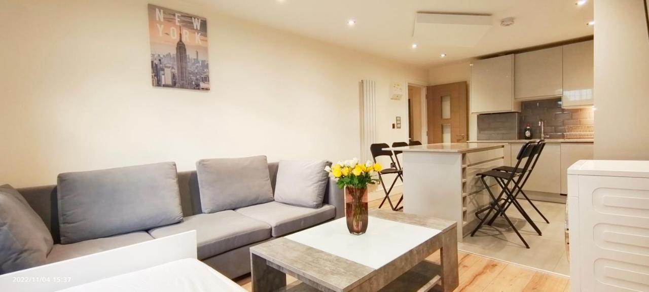 First Floor Flat 1 Northwood Apartment Londra Exterior foto