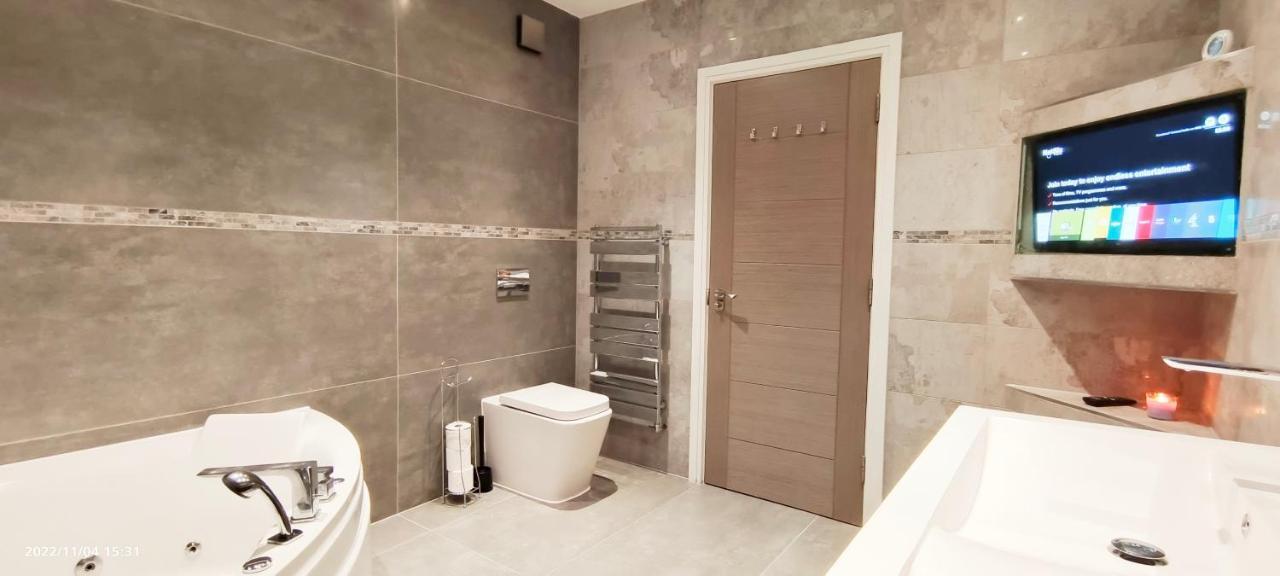 First Floor Flat 1 Northwood Apartment Londra Exterior foto